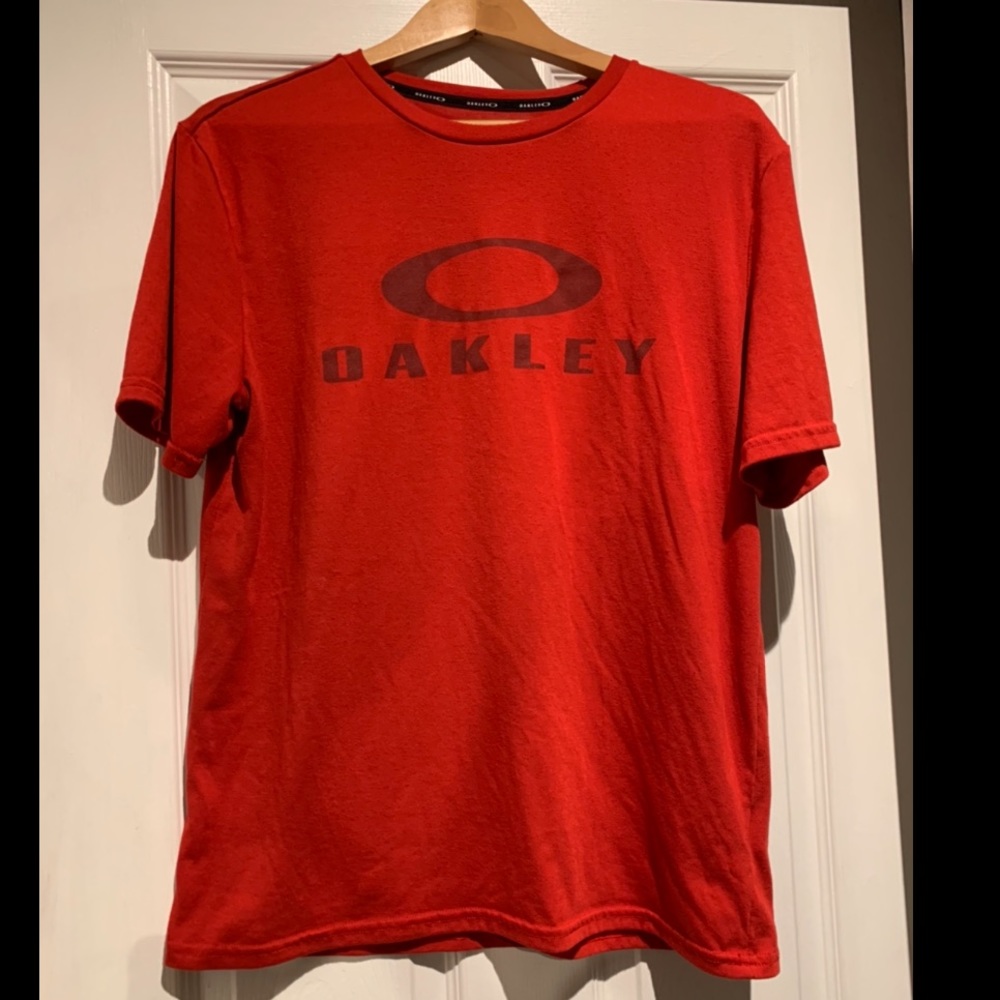 Oakley Men’s Red T-Shirt SZ: Large